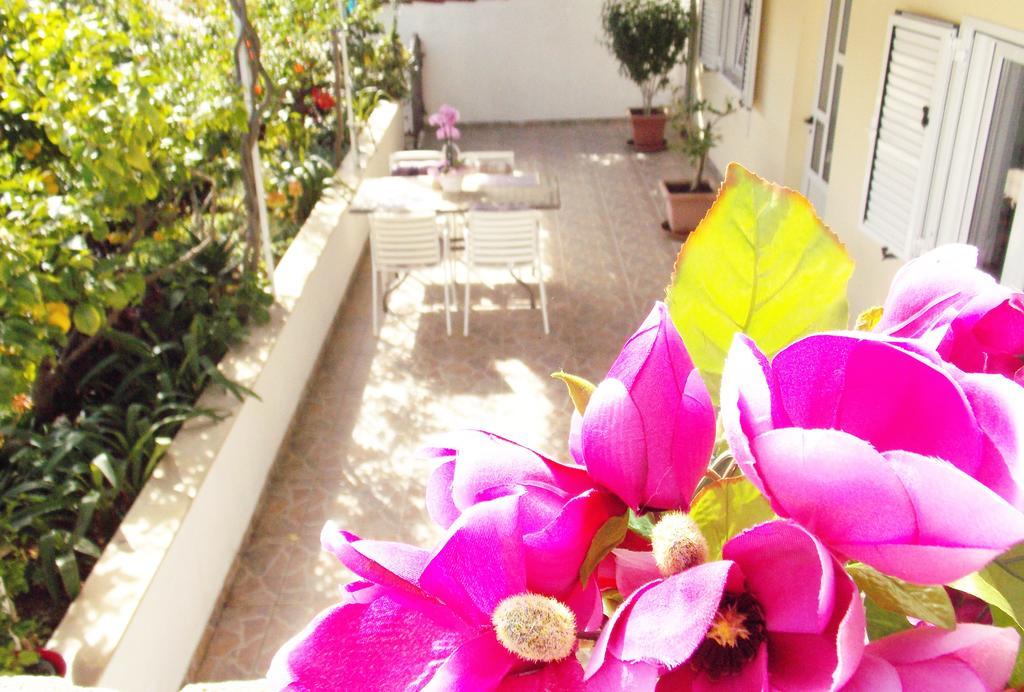 Apartmani Niki Hvar Хвар Экстерьер фото